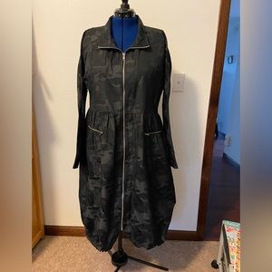 Sun Kim bubble hem tunic dress/jacket with silver zip details.